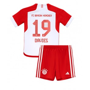 Lacne Dětský Futbalové dres Bayern Munich Alphonso Davies #19 2023-24 Krátky Rukáv - Domáci (+ trenírky)